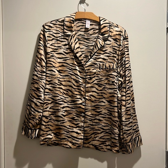 Victoria’s Secret tiger pajama set - Picture 1 of 7